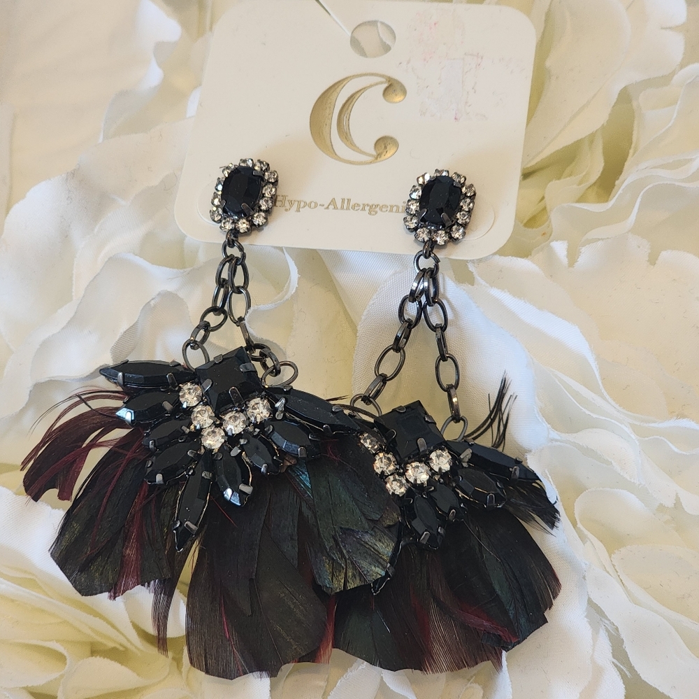 Fashion earrings with rhinestones and artificial feathers